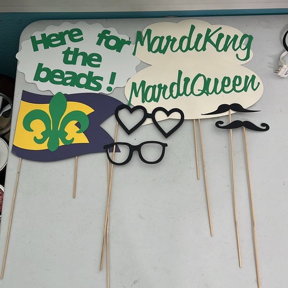 Mardi Gras-party in a box ! Everything you need ! - Picture 5 of 9